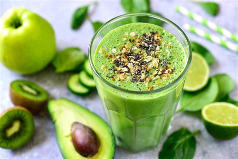 Gesunder Avocado Smoothie Mit Apfel Gurke Und Kiwi