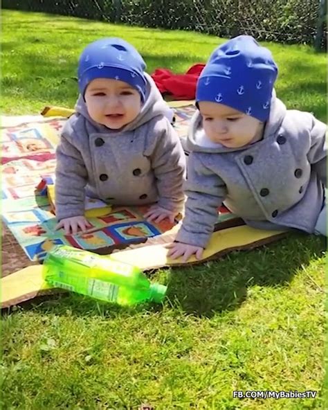 Top Funniest Twins Baby Fighting All Day Vid O Dailymotion