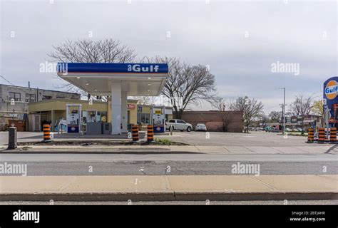 Gulf gas station sign hi-res stock photography and images - Alamy