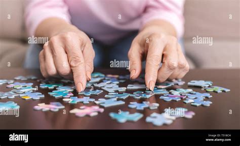 Puzzle senior Fotos und Bildmaterial in hoher Auflösung Alamy