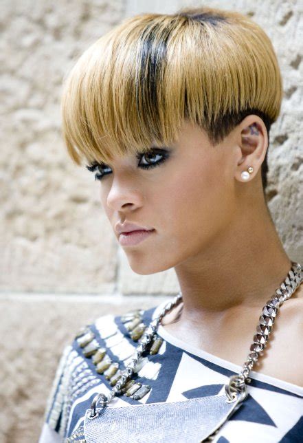 Rihanna Short Blonde Hair Celebrity Hair Cuts
