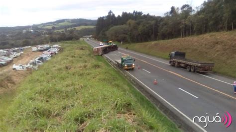 Intervalo Da Notícias Carreta Tomba Na Br 277 Em Irati