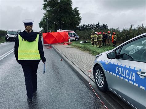 Czołowe zderzenie BMW i fiata ducato Są trzy ofiary śmiertelne wypadku