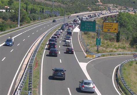 Galerija Već krenule gužve na autocestama Kolona kod Lučkog HAK