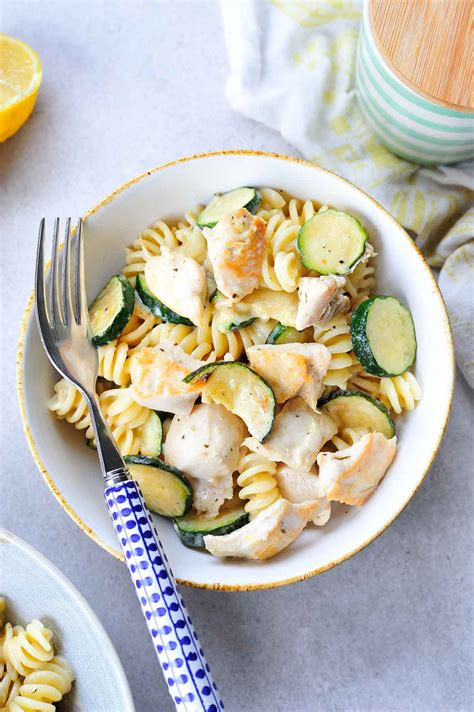 Chicken Zucchini Pasta With Creamy Lemon Garlic Sauce Everyday Delicious