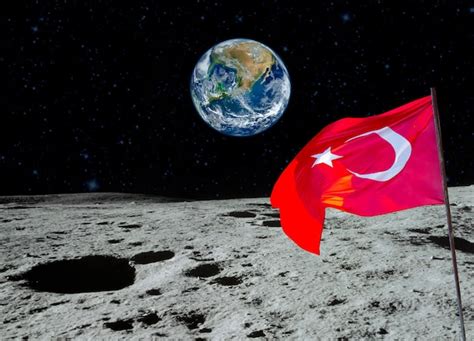 uma bandeira na lua esta voando ao fundo foto premium