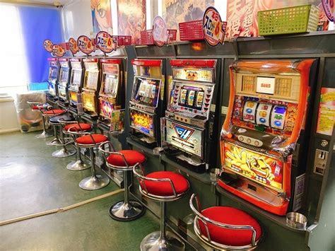 Play7｜群馬のb級スポット！歴代の名機が揃うスロット専門のレトロゲーセン【伊勢崎市境上渕名】