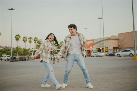 Romantic Couple in Starbucks Coffee Shop · Free Stock Photo