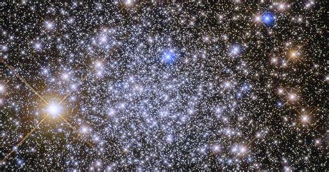 A Picture Of Hubble Reveals A Star Cluster In The Milky Way That Contains The Oldest Stars