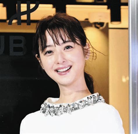 佐々木希、「とてもお気に入り」サングラス姿の”デコ出し”写真公開に「おでこが丸くて可愛い」の声：中日スポーツ・東京中日スポーツ