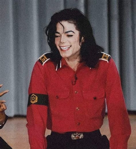 Pin by 𝓨𝓪𝓷𝓮𝓽𝓱 𝓙𝓪𝓬𝓴𝓼𝓵𝓮𝔂 on 𝓜𝓲𝓬𝓱𝓪𝓮𝓵 𝓙𝓪𝓬𝓴𝓼𝓸𝓷 𝓮𝓭𝓲𝓽𝓼ღ Michael jackson