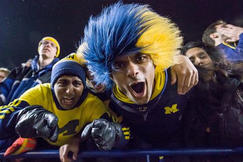 Watch Michigan Scores Crazy Fumble Recovery Touchdown Vs Nebraska