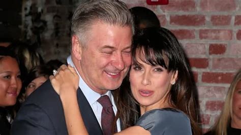 Alec Und Hilaria Baldwin Erwarten Ein Baby Video Dailymotion