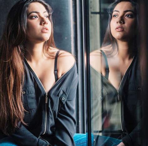 ಹಟ ಆಗ ಪಸ ಕಟಟ ನಟ ರಮ ಶಖ Actress Reem Shaikh Recent Hot Pics Filmibeat Kannada