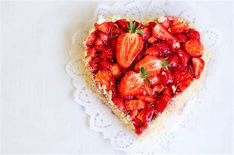 Strawberry Cake Strawberries Food Dessert Heart Hd Wallpaper Peakpx