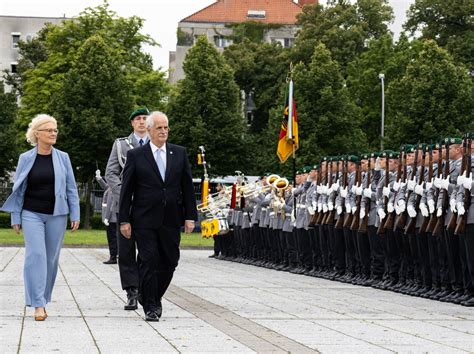 Verteidigungsministerium On Twitter Buenos D As In Berlin