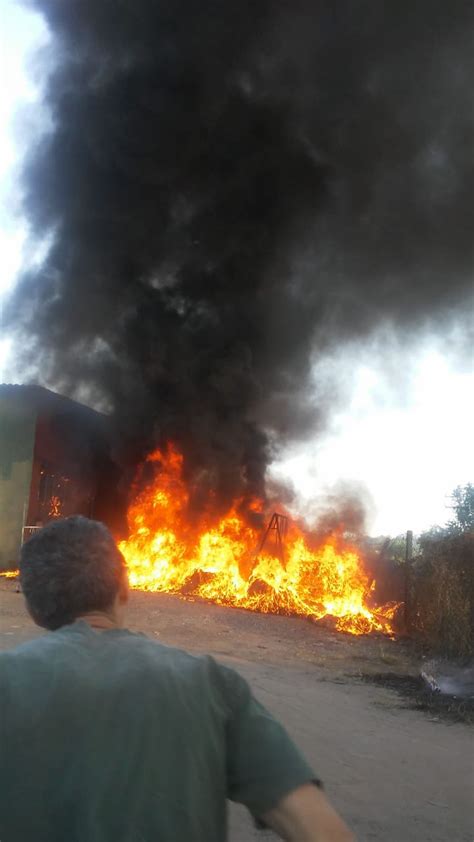 Fogo Em Mato Atinge Galp O De Materiais Recicl Veis Em Salto Sorocaba