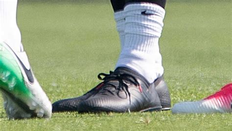 Higher Collar? Messi Trains in New Unreleased Blackout Adidas Nemeziz ...