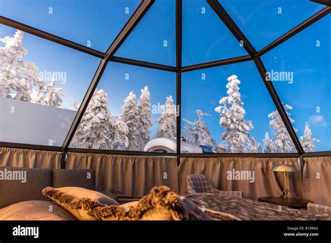 Glas Iglu Übernachtung in Lappland in Sirkka Finnland Stockfotografie