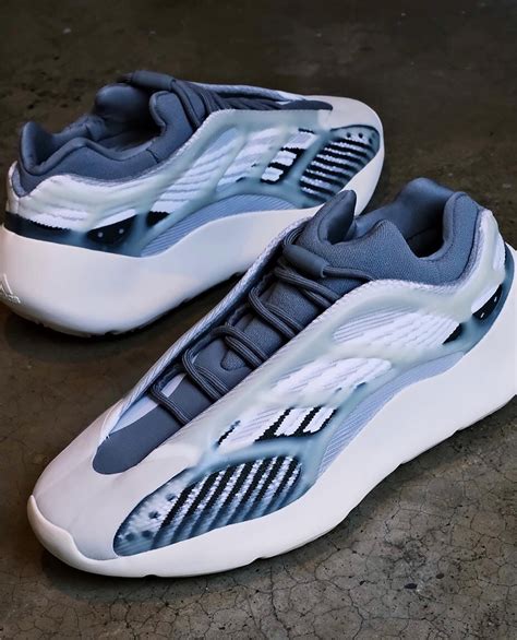 Yeezy 700 V3 全新配色「fade Salt」近赏 Nowre现客