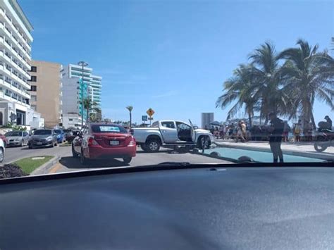 Accidente curioso camioneta termina en la ciclovía del malecón de