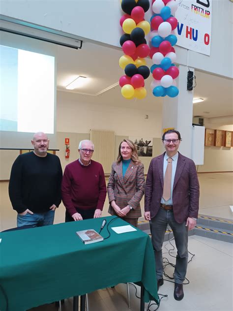 INCONTRO CON LO SCRITTORE MASSIMO MUSSINI Liceo Aldo Moro