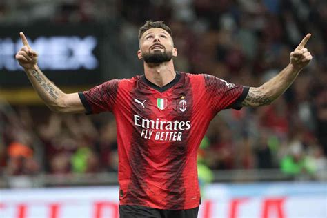 Il Vice Giroud Pu Arrivare Dalla Serie A L Attaccante Si Offre Al Milan