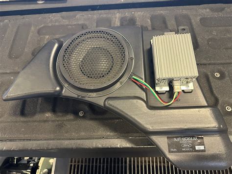 10 FORD ESCAPE SUB WOOFER WITH ID 9L8T 18C804 AA 574934 EBay