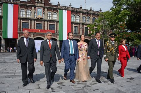 Jos Luis Uri Stegui Particip En Izamiento A La Bandera En El Desfile