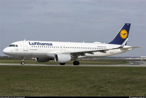 D AIZX Lufthansa Airbus A320 214 WL Photo By Kris Van Craenenbroeck