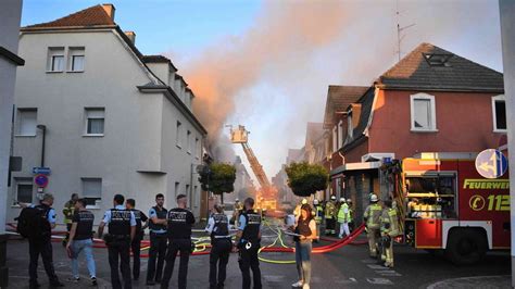 Hockenheim Hausbrand Eine Person Verletzt Und Geb Ude Unbewohnbar