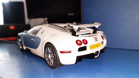 My 1/18 Bugatti Veyron AutoArt I bought back in 2009 : r/Diecast