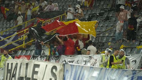 Unwetter Chaos In Deutschland DFB Achtelfinale Unterbrochen