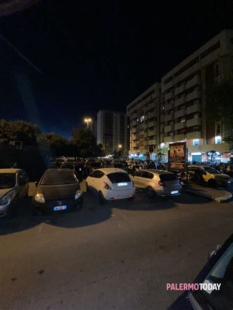 Parcheggio Selvaggio Durante Le Partite Del Palermo Residenti