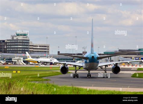 manchester airport terminal buildings control tower Stock Photo - Alamy