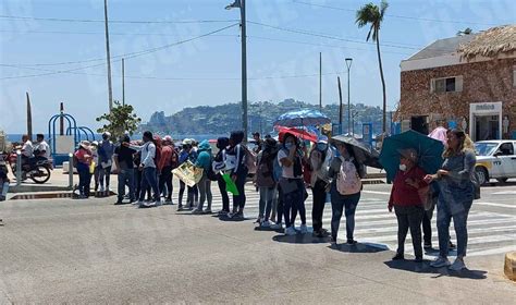 Marchan Egresados En La Costera Para Exigir Atenci N A Sus Demandas