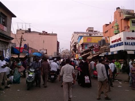 Avenue Road - Bangalore ~ TOURIST PLACES, RESORTS, ONE DAY PICNIC ...