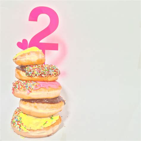 Large Neon Pink Cake Topper – Hello Kit Co.