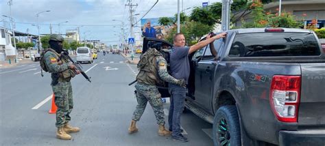 Militares Realizan Operativos En Manta La Marea