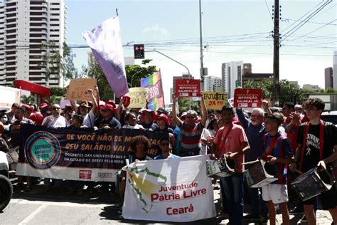 Oficiais de Justiça participam do dia unificado de luta pela reposição