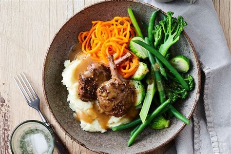 Meat and 6-vegetable dinner bowl