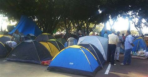 G1 Trabalhadores rurais acampam em frente a ministério em Brasília