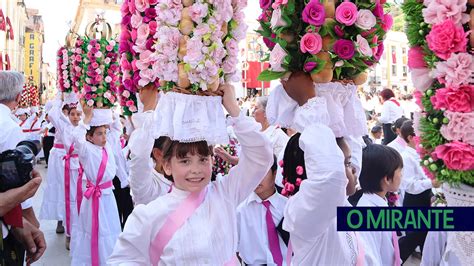 O MIRANTE Milhares de crianças participam no Cortejo dos Rapazes da