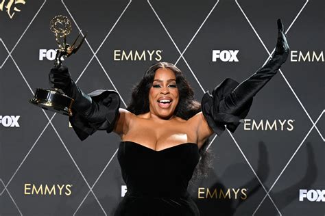 Emmy Awards: Read Niecy Nash-Betts' inspiring speech after win - ABC News