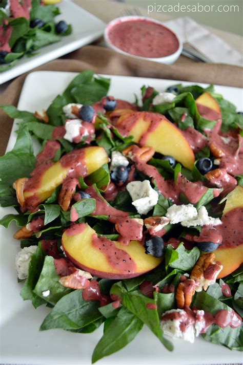 Ensalada Con Durazno Moras Queso De Cabra Pizca De Sabor