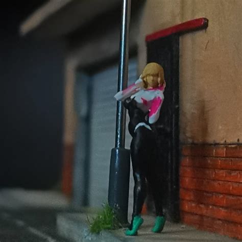Jual Miniatur Figure 1 64 Wanita Spider Gwen Diorama Hot Wheels