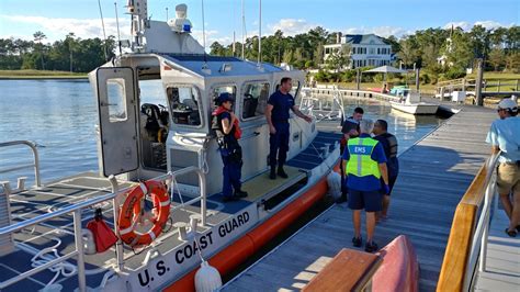 Dvids Images Coast Guard Good Samaritan Assist Aboard Aground