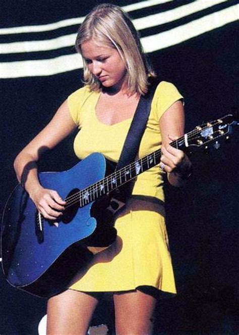 Jewel Playing Her Blue Guitar - Jewel Photo (6974357) - Fanpop