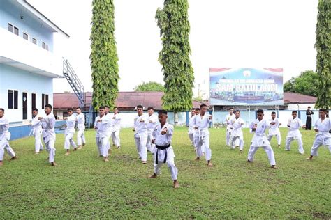 Semangat Berolahraga Personel Lanud Sam Ratulangi Latihan Bela Diri