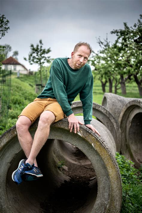 Het Jeugdtheater Van Jetse Batelaan Is Absurd En Vervreemdend Trouw